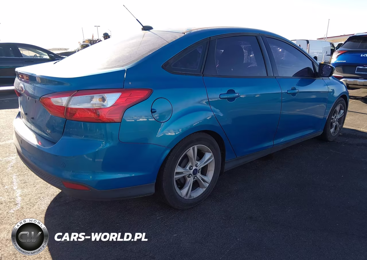 2014 Ford Focus Se VIN:1FADP3F22EL399397 - 4