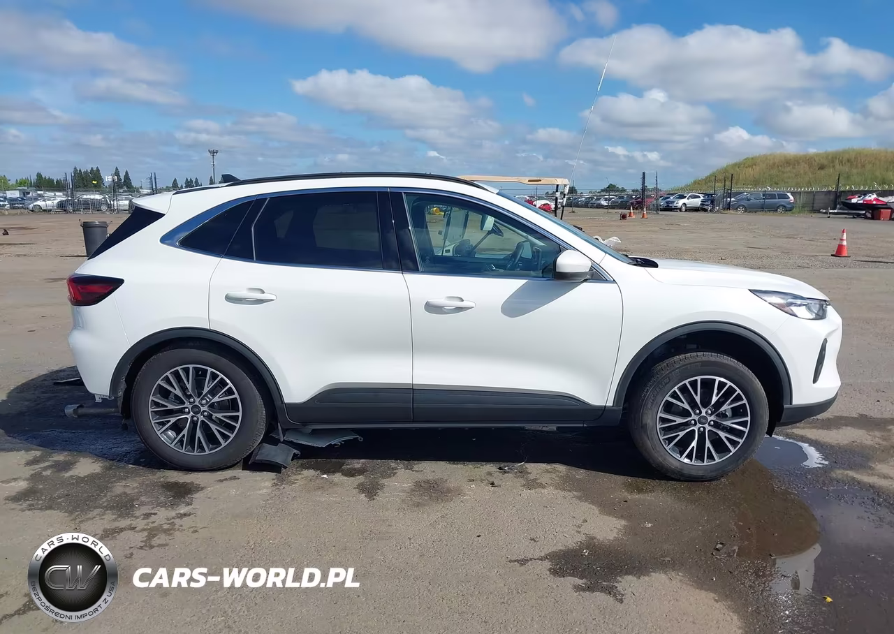 2025 Ford Escape Phev VIN:1FMCU0E14SUB12651 - 13