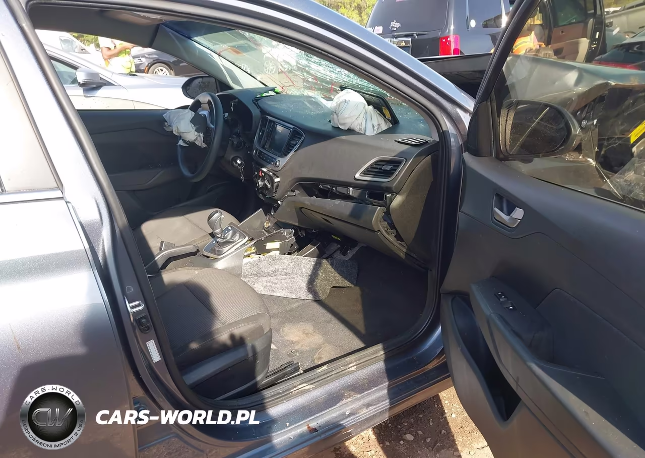 2020 Hyundai Accent Sel VIN:3KPC24A6XLE111636 - 5