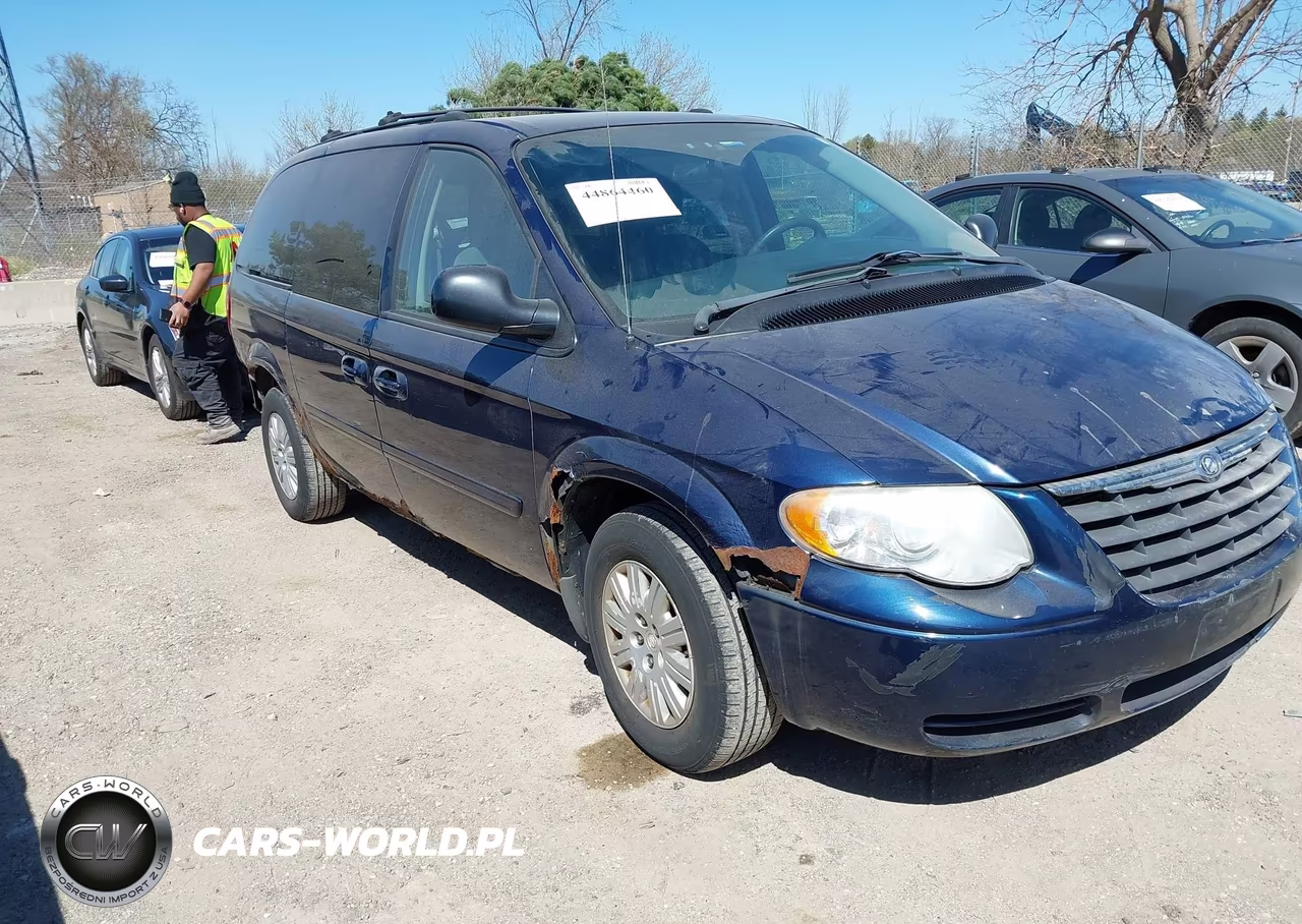 2005 Chrysler Town & Country Lx