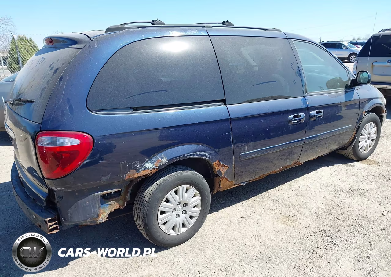 2005 Chrysler Town & Country Lx VIN:2C8GP44R05R217733 - 4