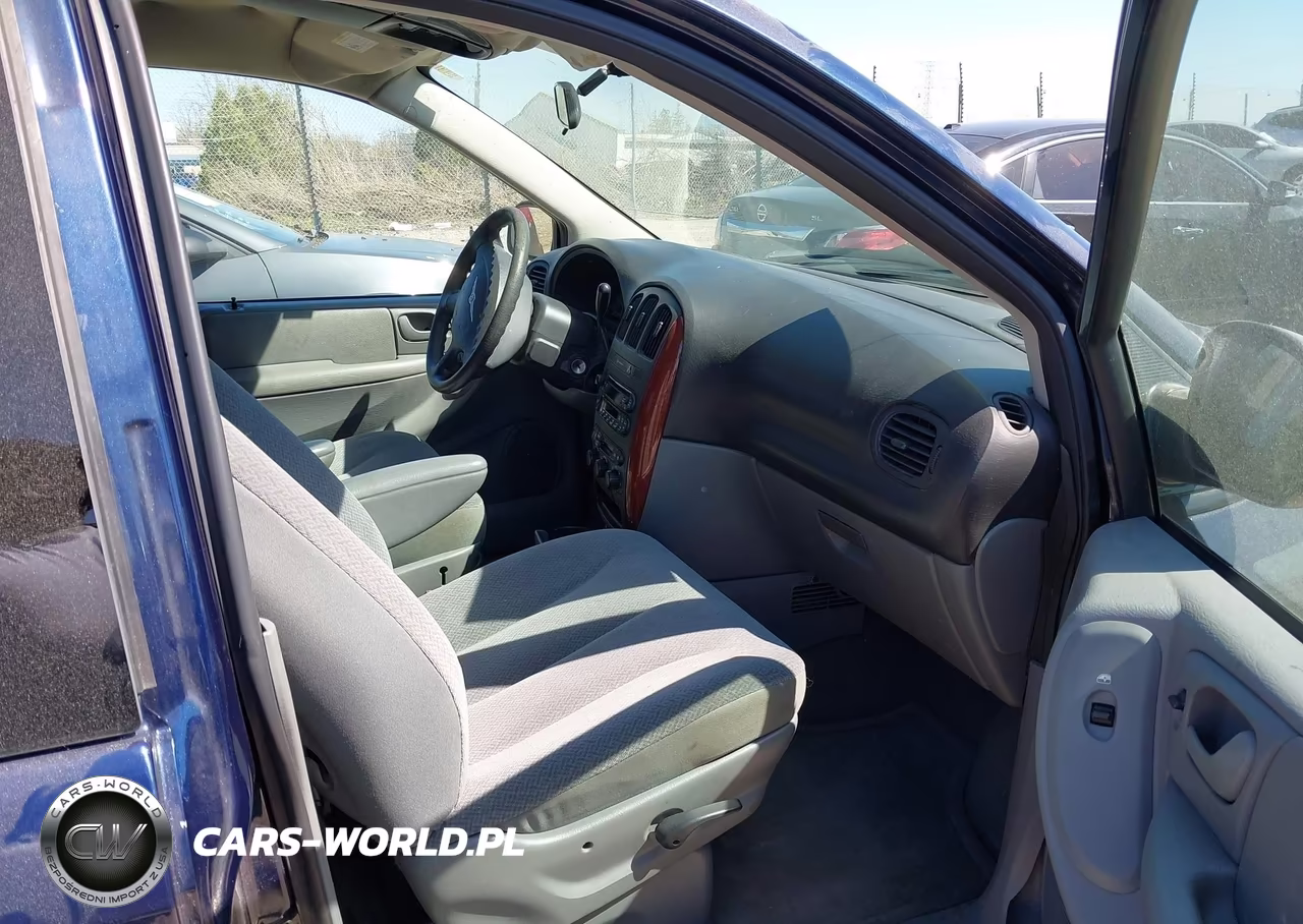 2005 Chrysler Town & Country Lx VIN:2C8GP44R05R217733 - 5