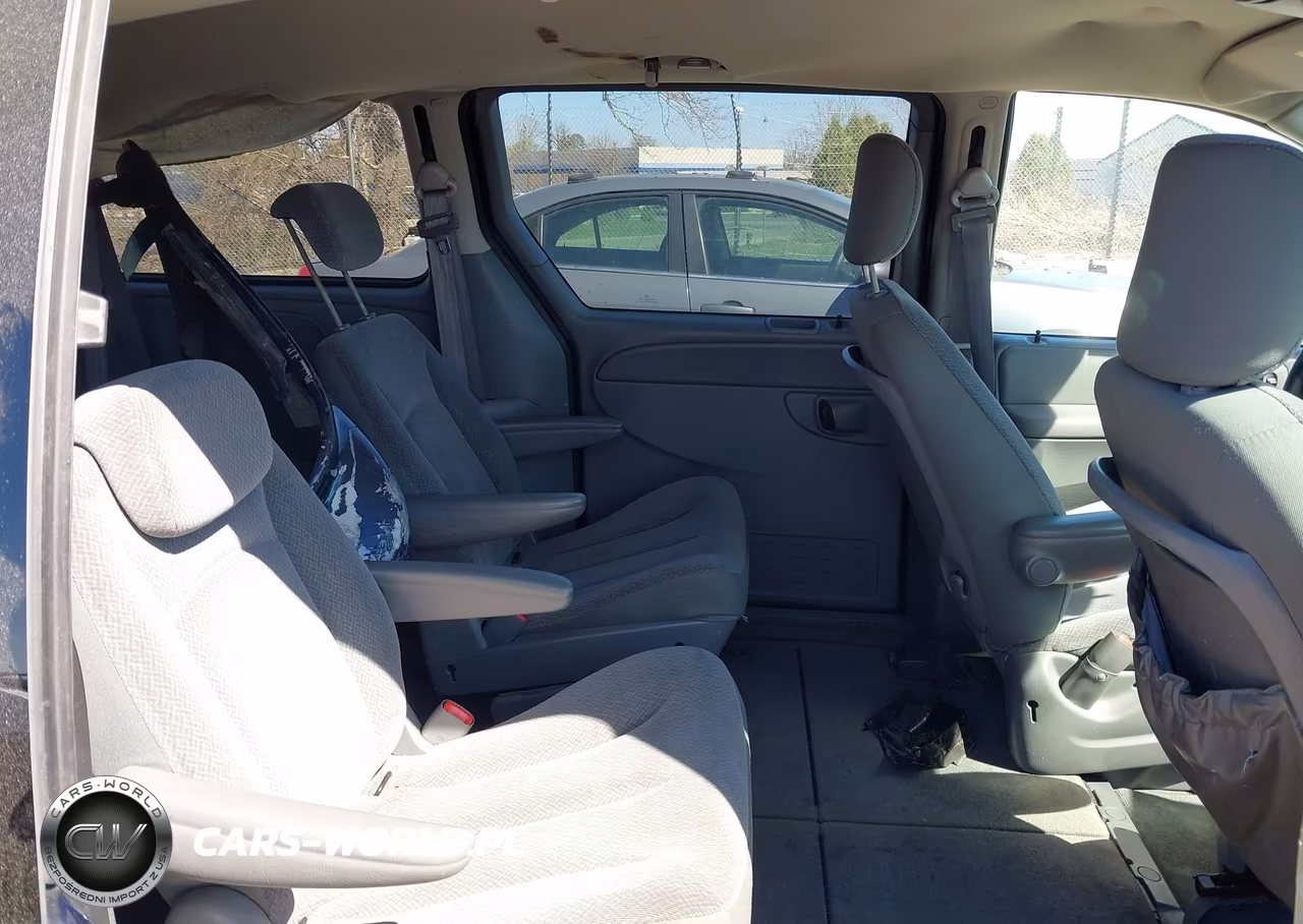 2005 Chrysler Town & Country Lx VIN:2C8GP44R05R217733 - 8