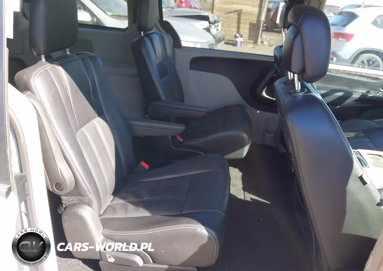 2015 Chrysler Town & Country Touring VIN:2C4RC1BG4FR609346 - 8