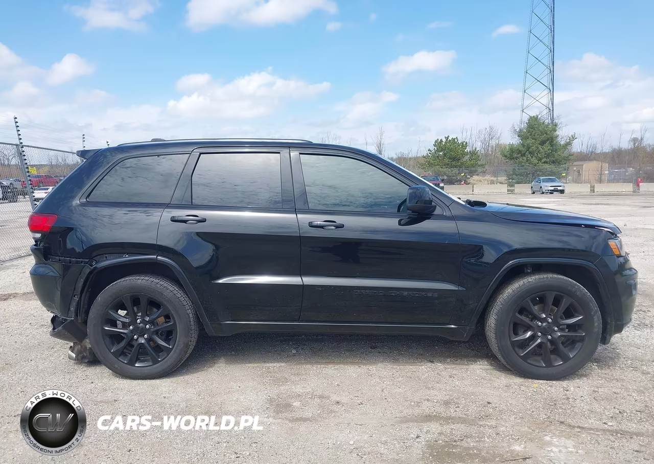 2017 Jeep Grand Cherokee Altitude 4X4 VIN:1C4RJFAG1HC733753 - 13