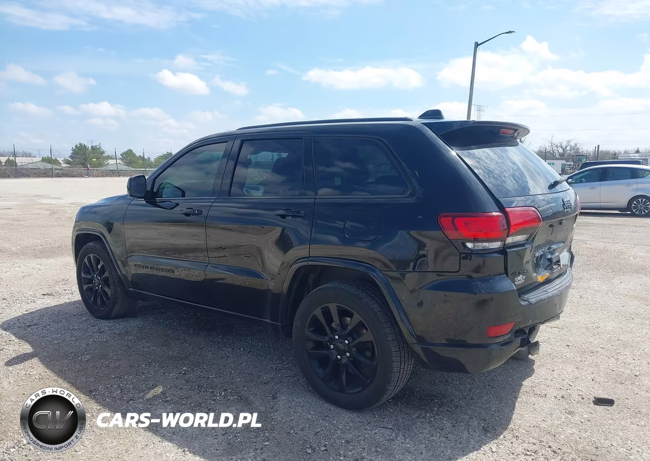2017 Jeep Grand Cherokee Altitude 4X4 VIN:1C4RJFAG1HC733753 - 3