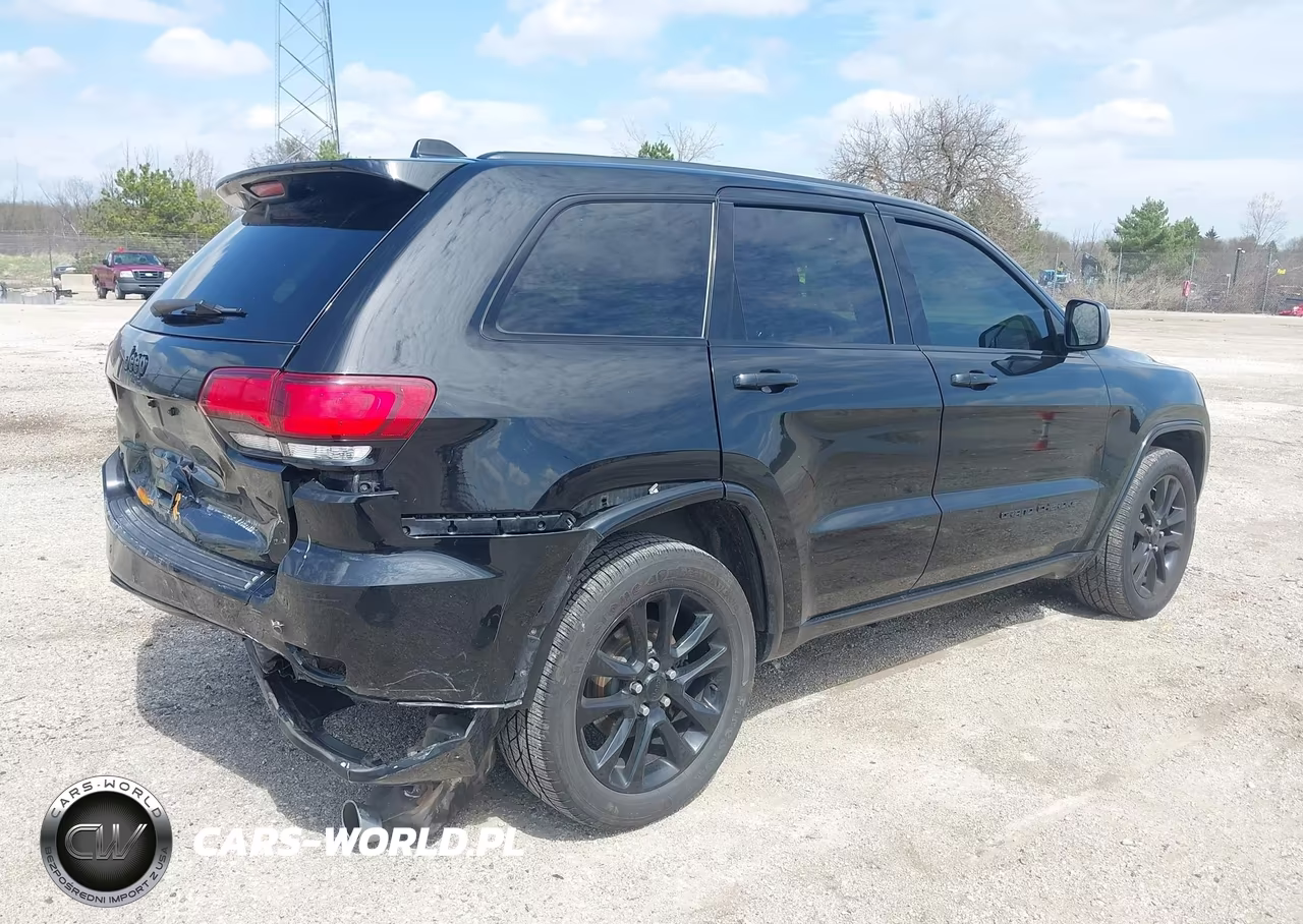 2017 Jeep Grand Cherokee Altitude 4X4 VIN:1C4RJFAG1HC733753 - 4