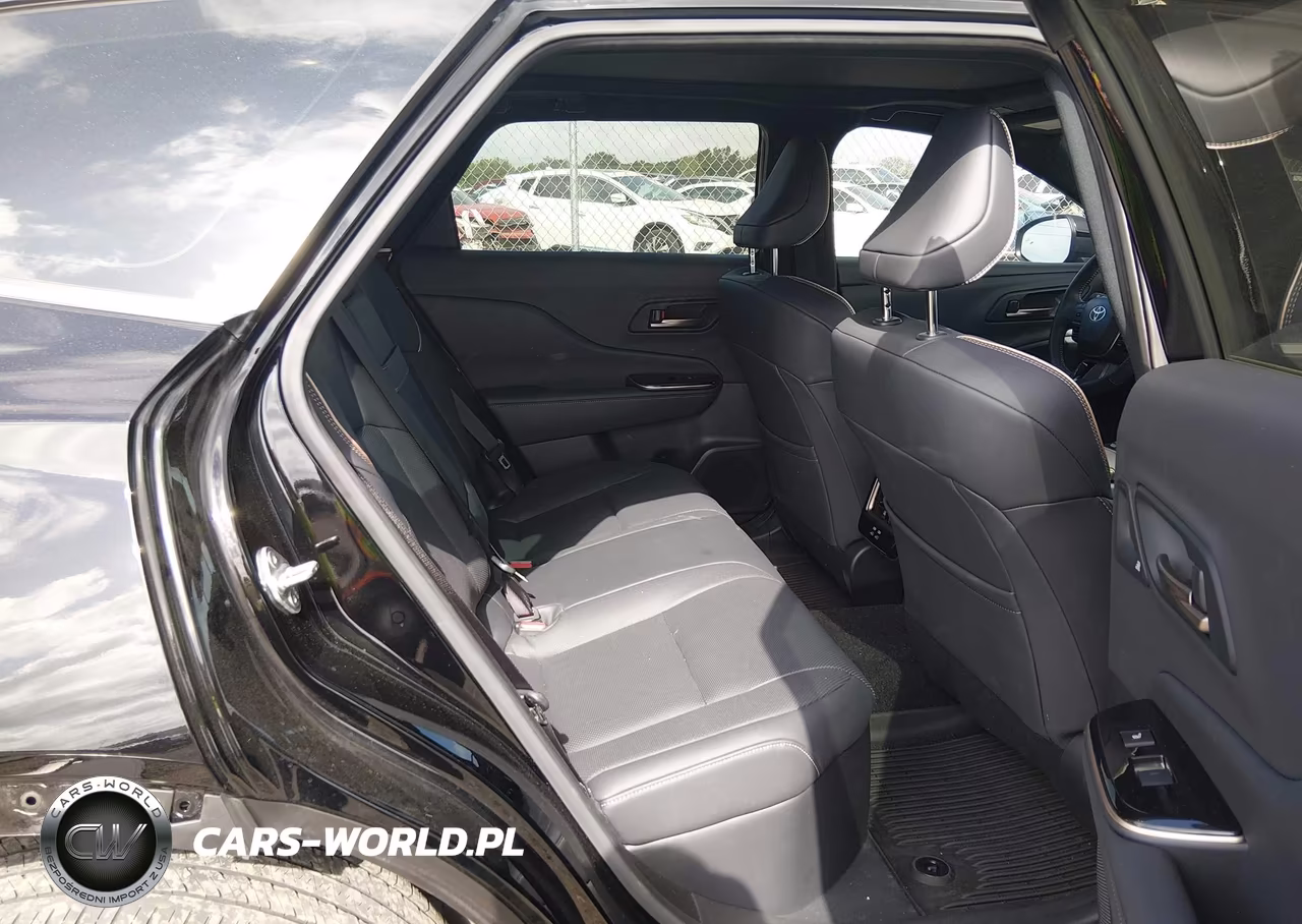 2025 Toyota Crown Signia Limited VIN:JTDACAAJ1S3000566 - 8