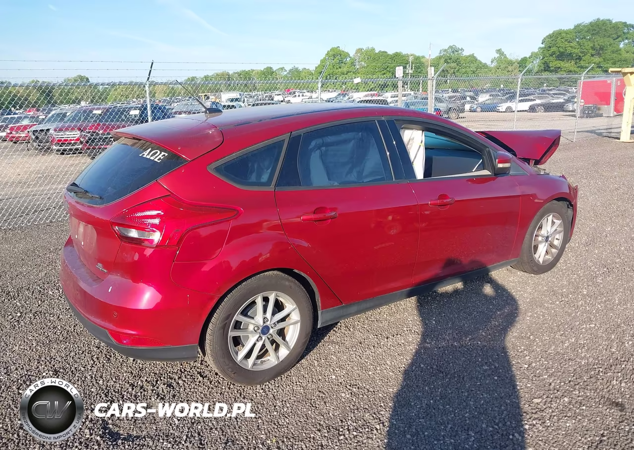 2016 Ford Focus Se VIN:1FADP3K25GL241502 - 4