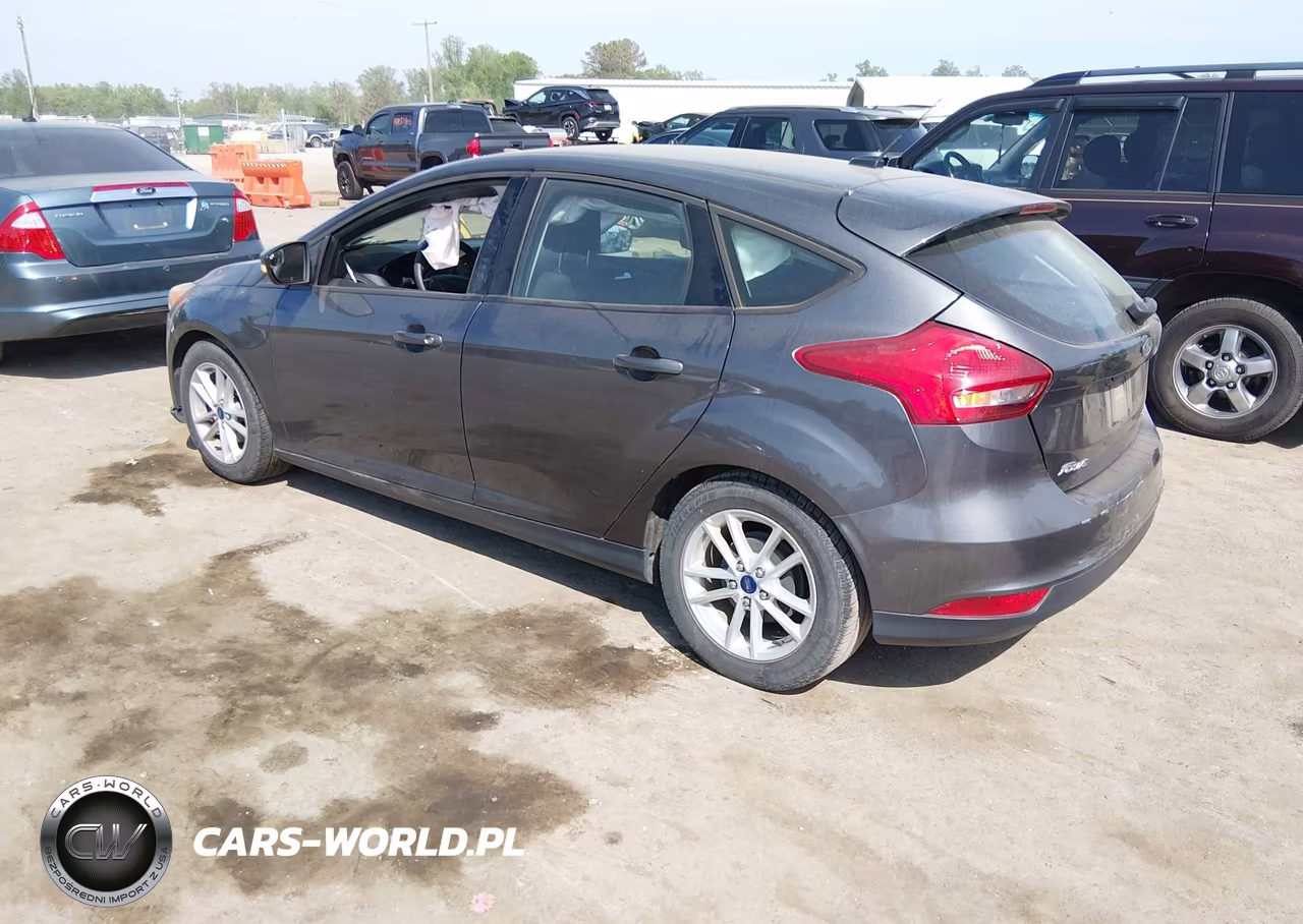 2017 Ford Focus Se VIN:1FADP3K28HL331647 - 3