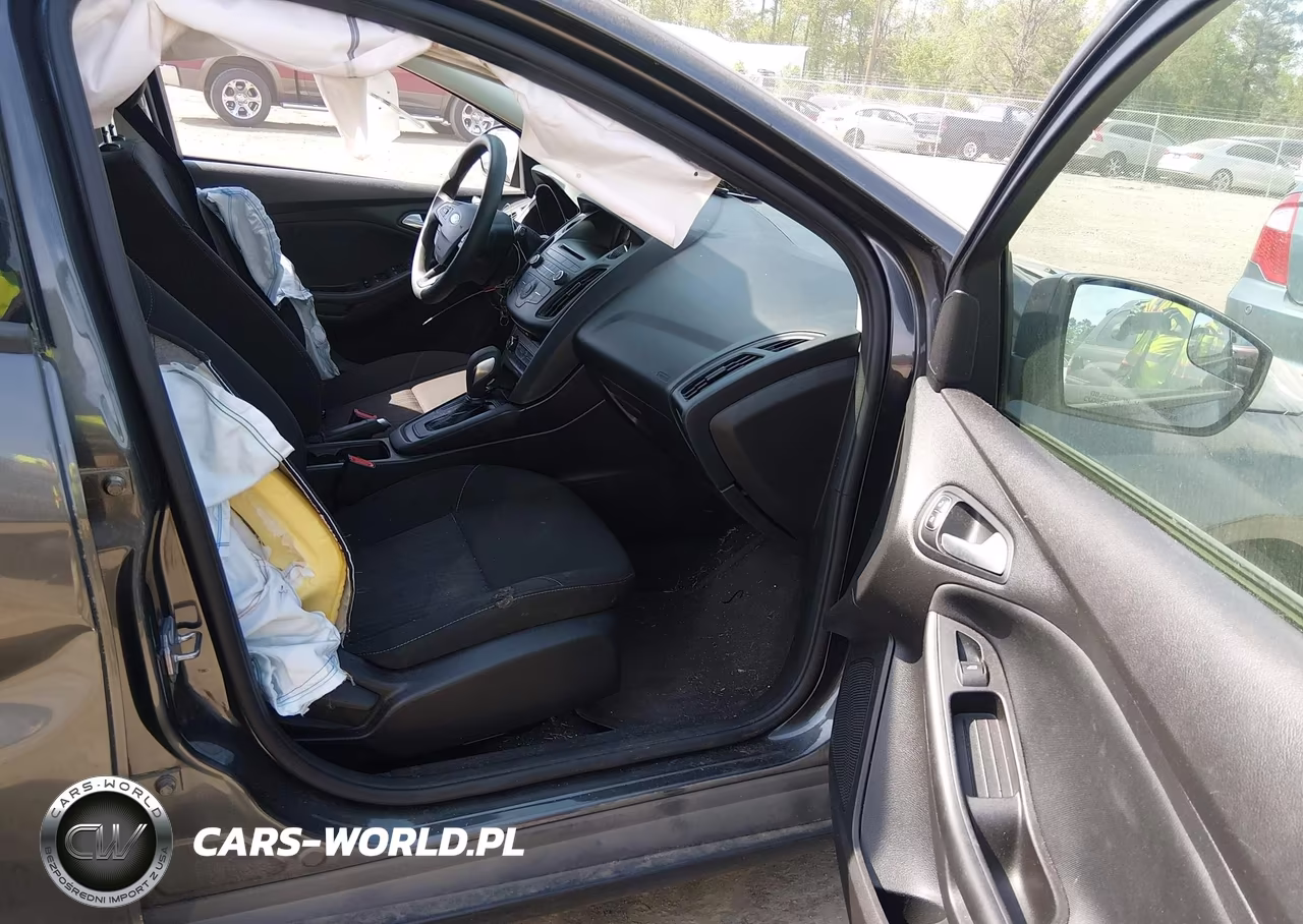 2017 Ford Focus Se VIN:1FADP3K28HL331647 - 5