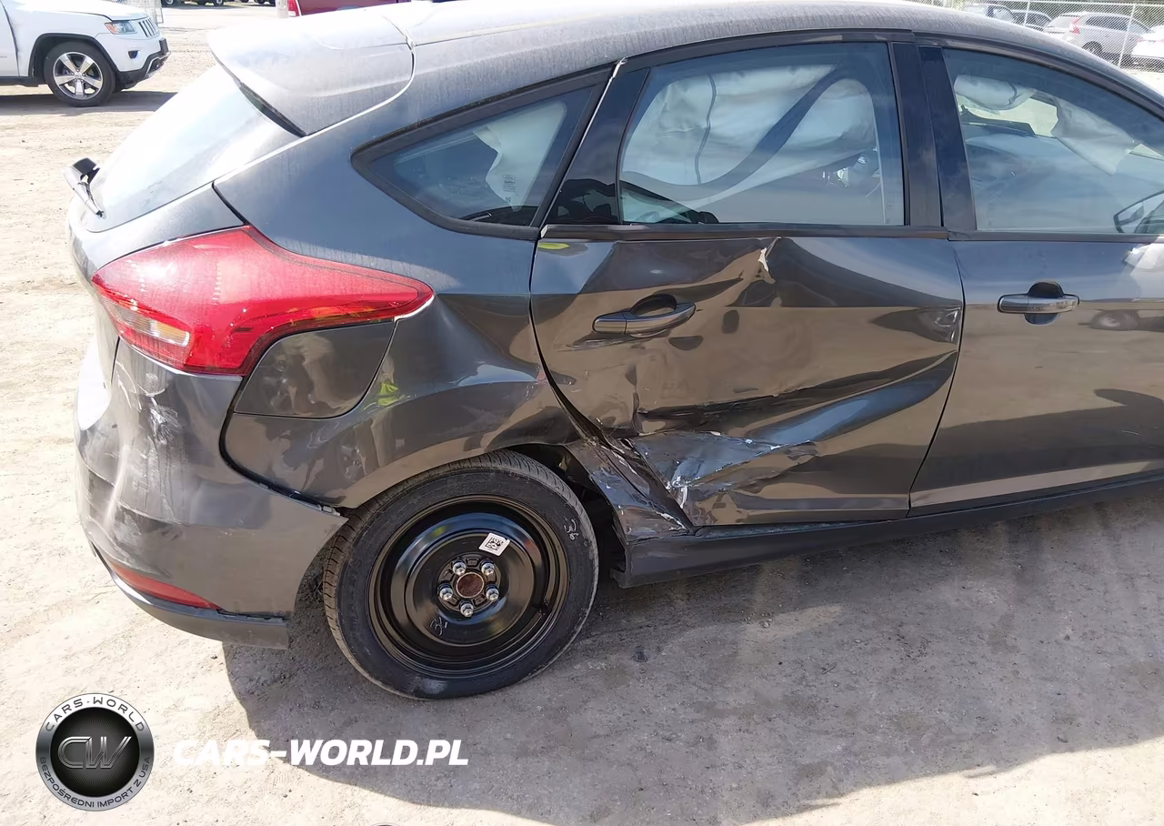 2017 Ford Focus Se VIN:1FADP3K28HL331647 - 6