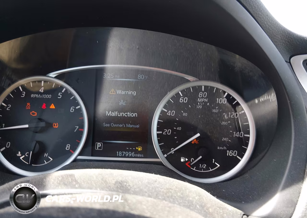 2018 Nissan Sentra S VIN:3N1AB7APXJY285657 - 7