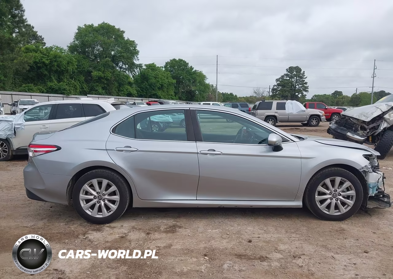 2020 Toyota Camry Le VIN:4T1C11AK7LU309182 - 14
