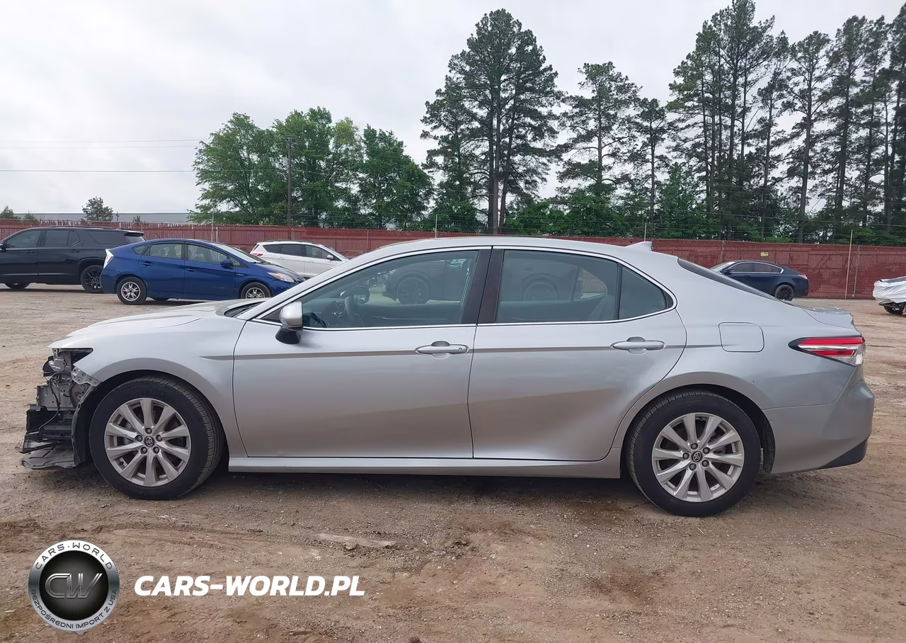 2020 Toyota Camry Le VIN:4T1C11AK7LU309182 - 15