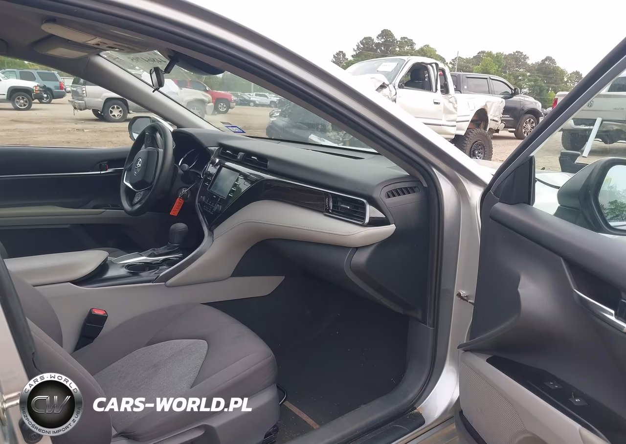2020 Toyota Camry Le VIN:4T1C11AK7LU309182 - 5