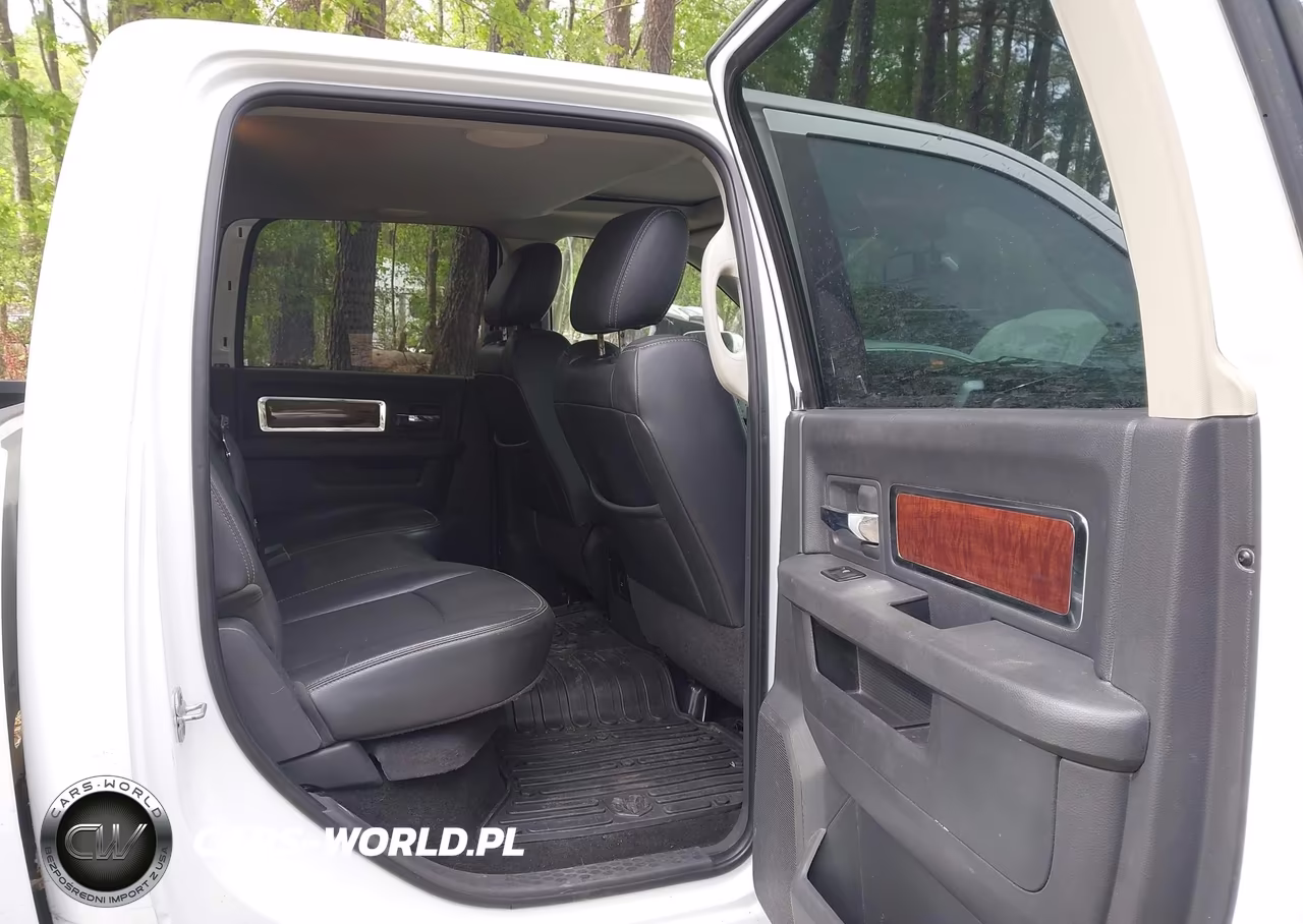 2011 Ram Ram 3500 Laramie VIN:3D73Y3CL4BG558452 - 7