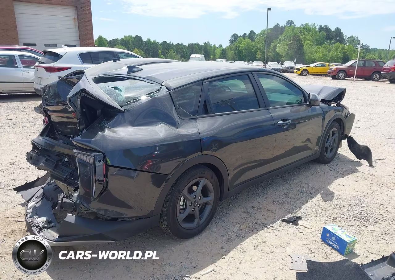 2025 Kia K4 Lxs VIN:3KPFT4DE5SE186028 - 4
