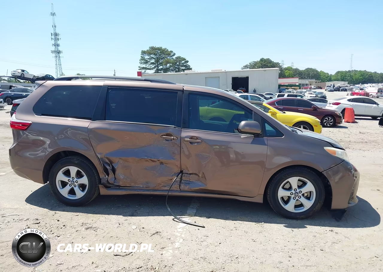 2018 Toyota Sienna Le 8 Passenger VIN:5TDKZ3DC5JS964077 - 13