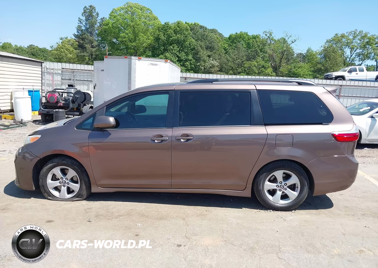 2018 Toyota Sienna Le 8 Passenger VIN:5TDKZ3DC5JS964077 - 14
