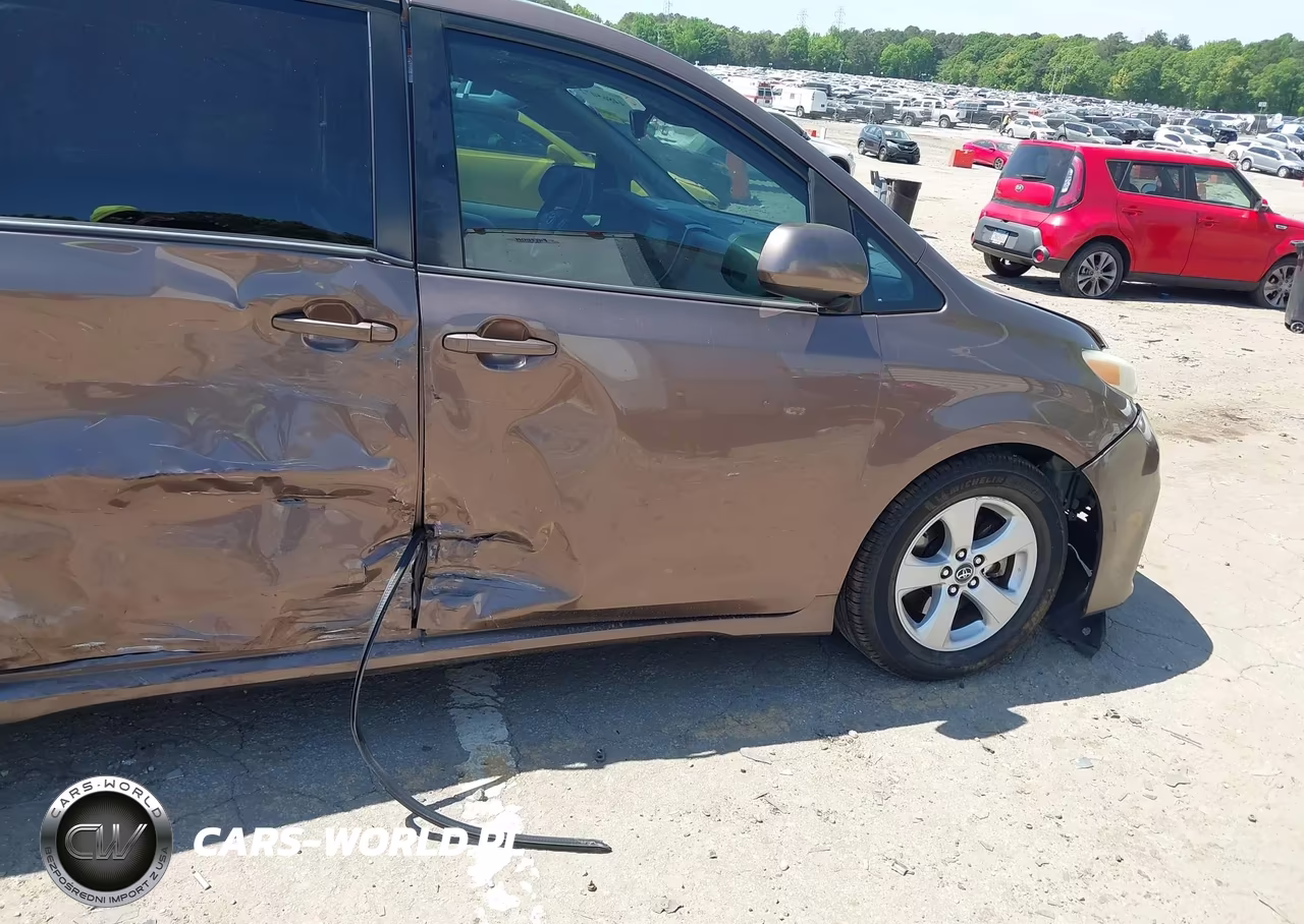 2018 Toyota Sienna Le 8 Passenger VIN:5TDKZ3DC5JS964077 - 18