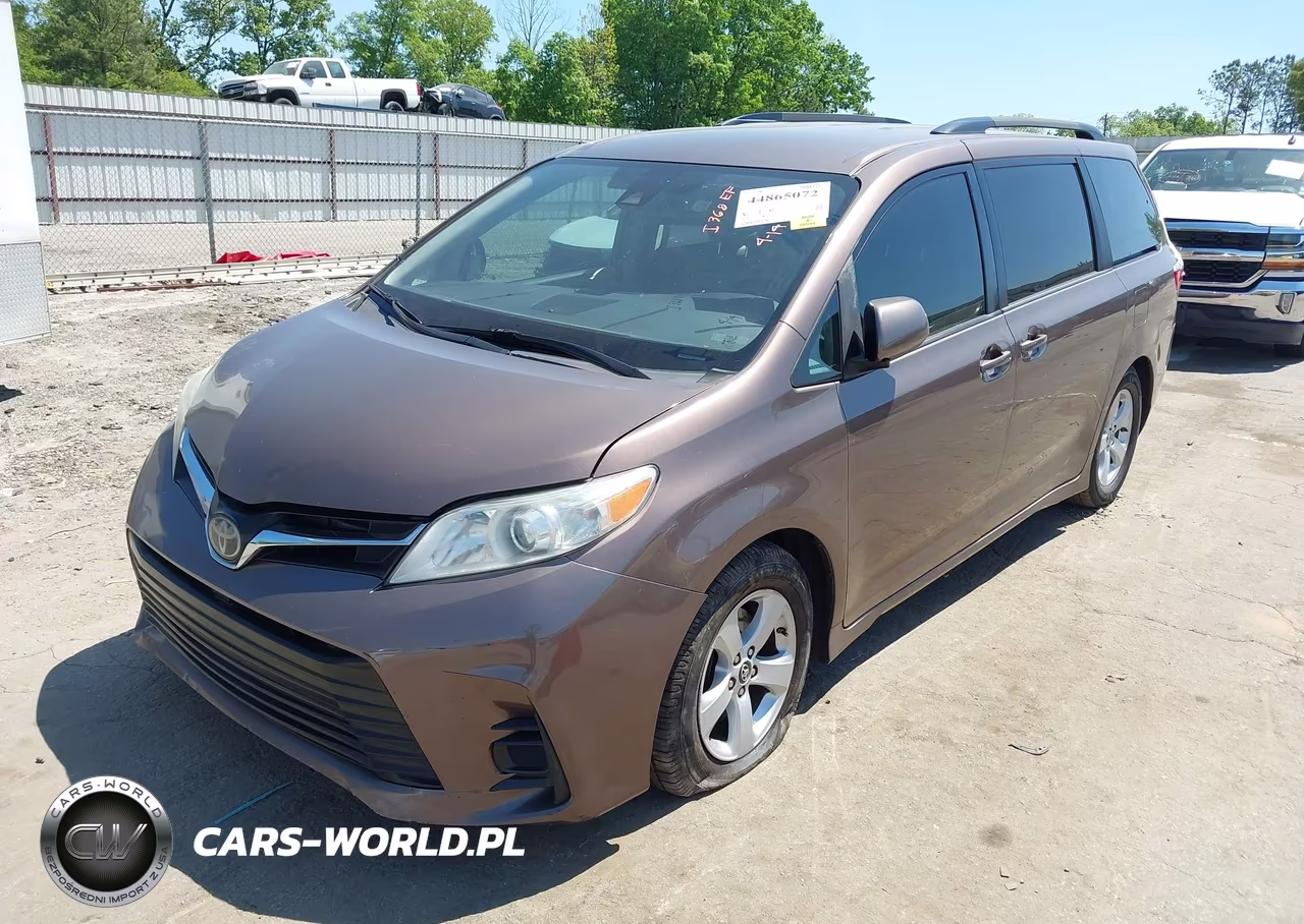 2018 Toyota Sienna Le 8 Passenger VIN:5TDKZ3DC5JS964077 - 2