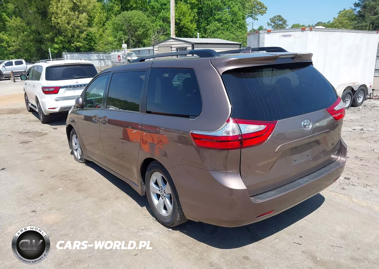 2018 Toyota Sienna Le 8 Passenger VIN:5TDKZ3DC5JS964077 - 3