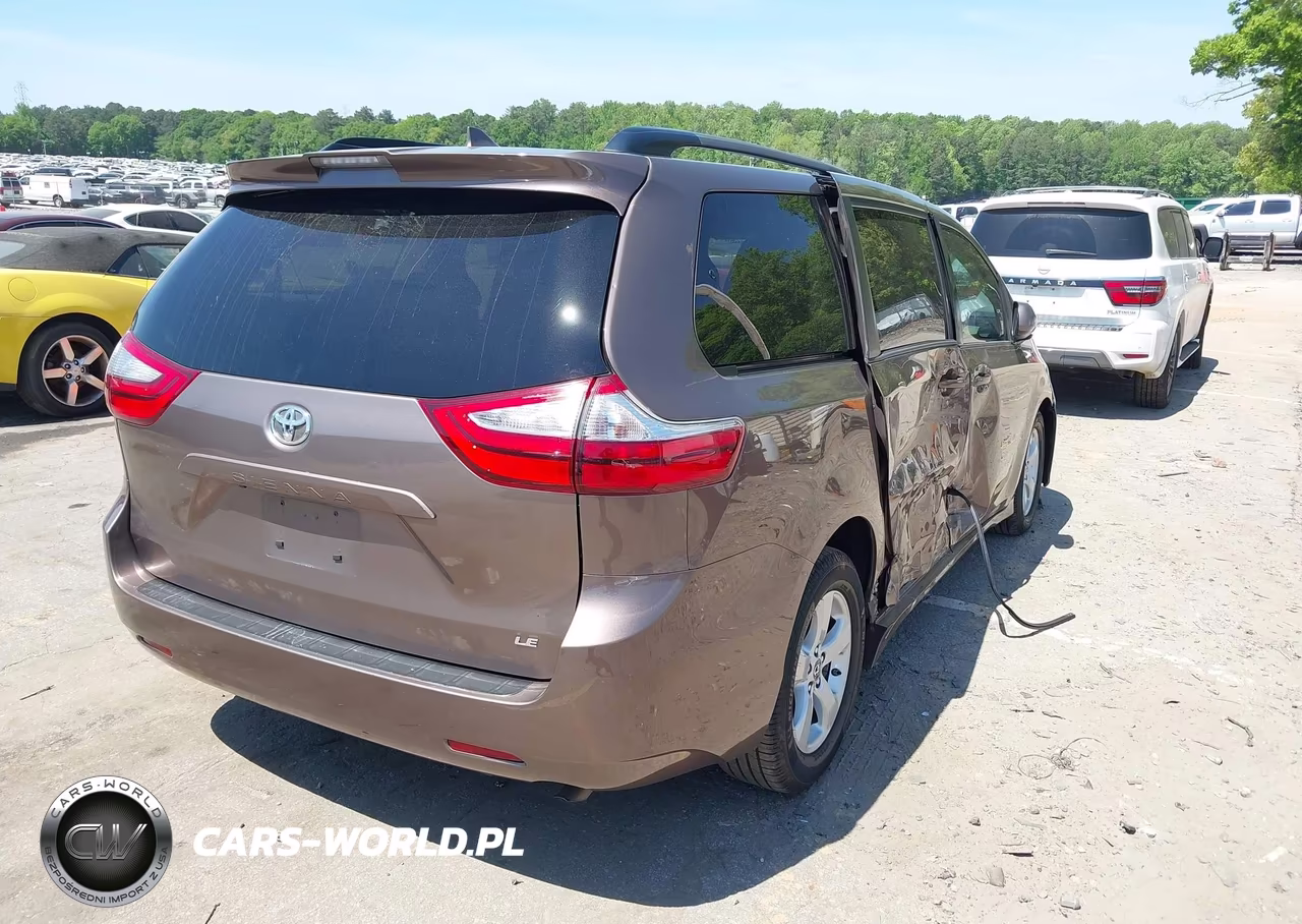 2018 Toyota Sienna Le 8 Passenger VIN:5TDKZ3DC5JS964077 - 4