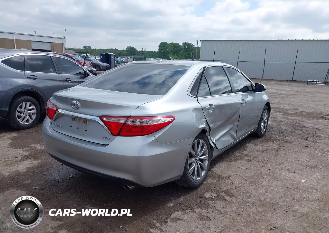 2017 Toyota Camry Xle VIN:4T1BF1FK2HU447760 - 4