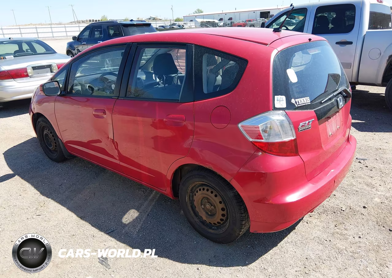 2013 Honda Fit VIN:JHMGE8H31DC078819 - 3