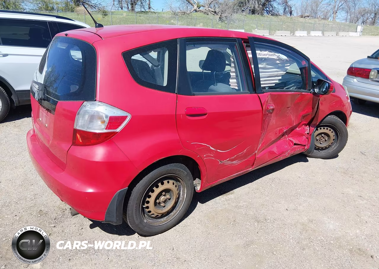 2013 Honda Fit VIN:JHMGE8H31DC078819 - 4