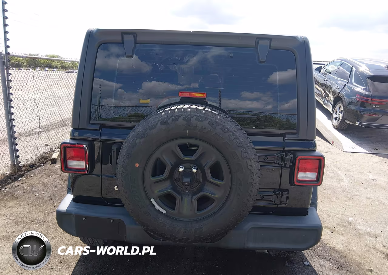 2020 Jeep Wrangler Unlimited Sport 4X4 VIN:1C4HJXDN4LW332670 - 16