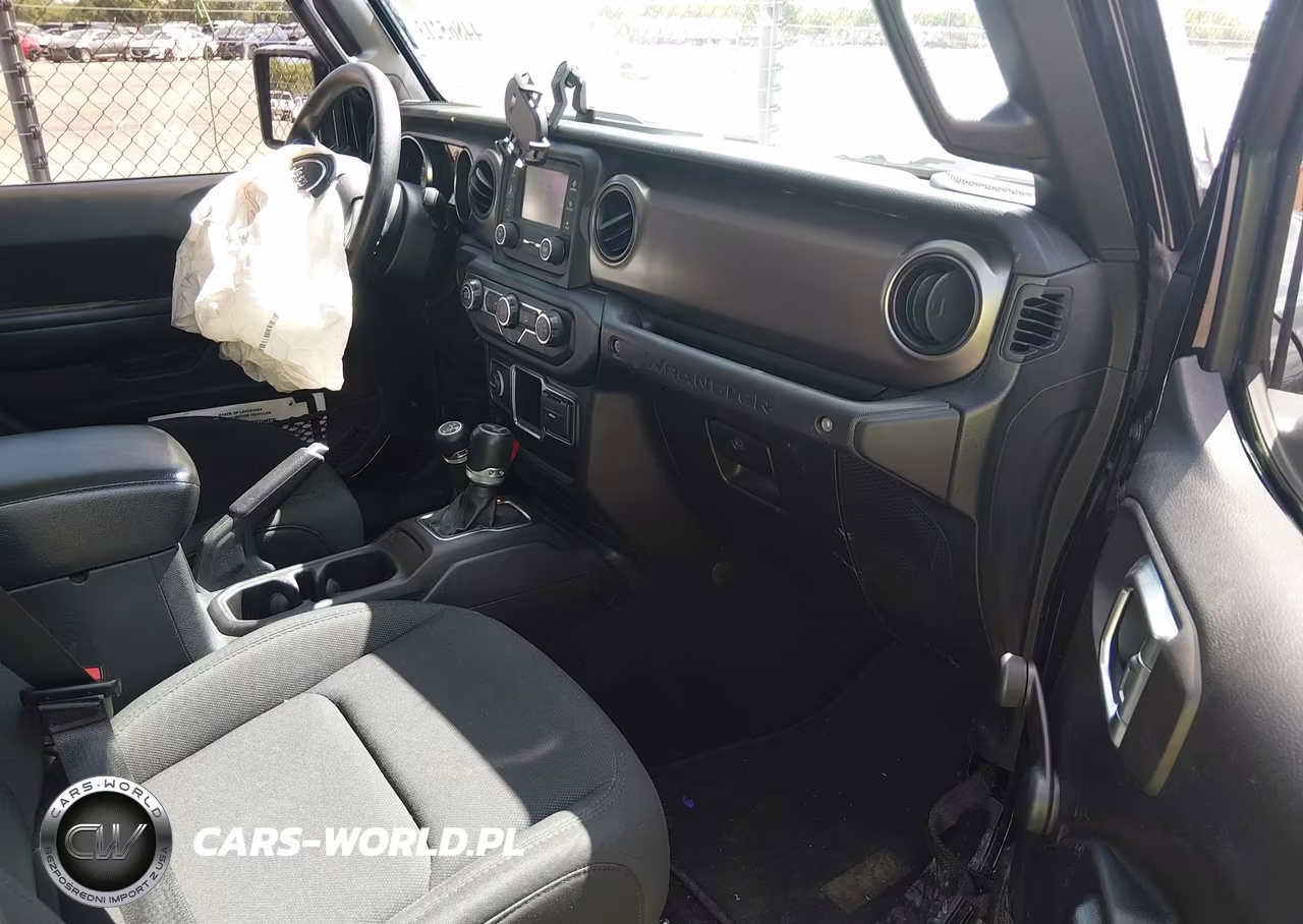 2020 Jeep Wrangler Unlimited Sport 4X4 VIN:1C4HJXDN4LW332670 - 5