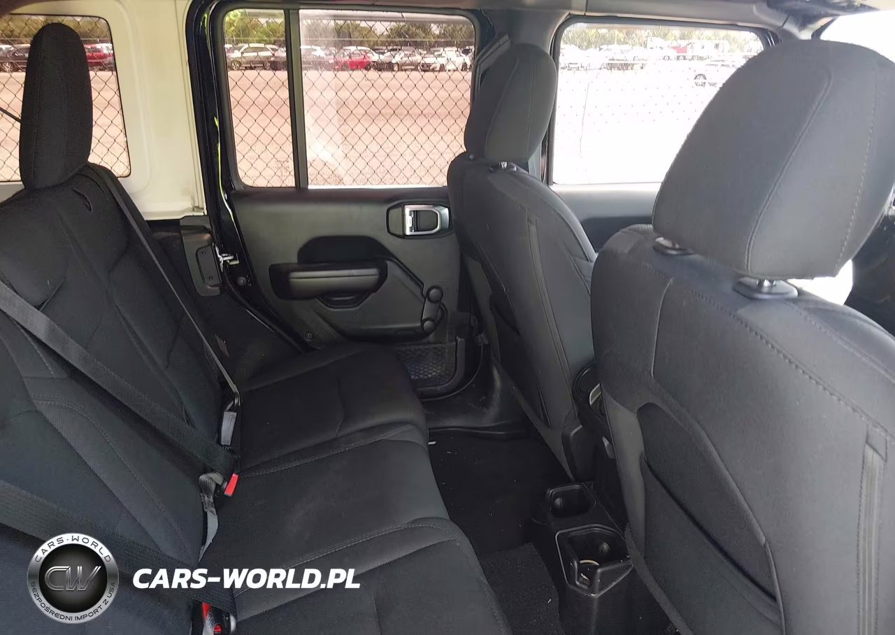 2020 Jeep Wrangler Unlimited Sport 4X4 VIN:1C4HJXDN4LW332670 - 8