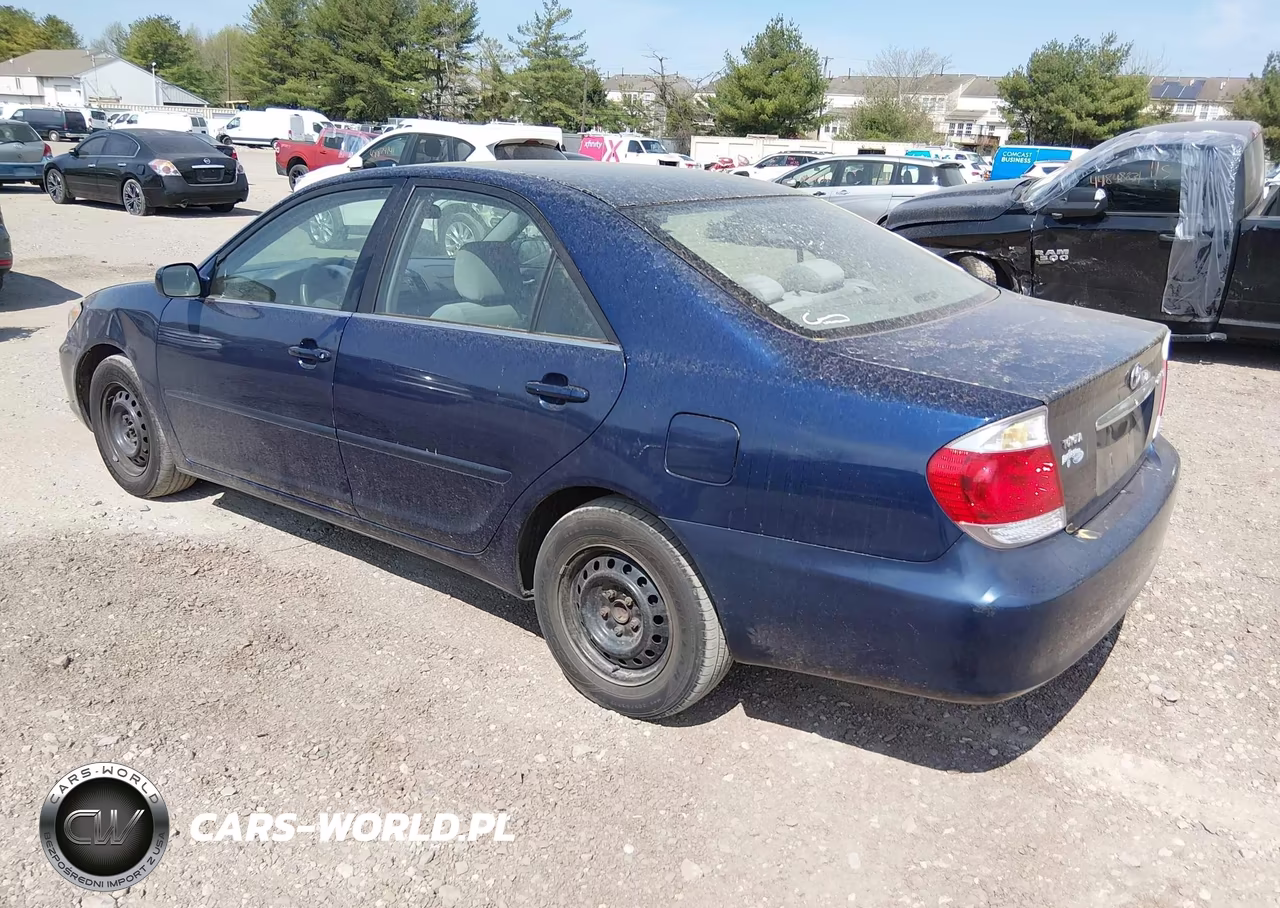 2005 Toyota Camry Le VIN:4T1BE30K75U017225 - 3