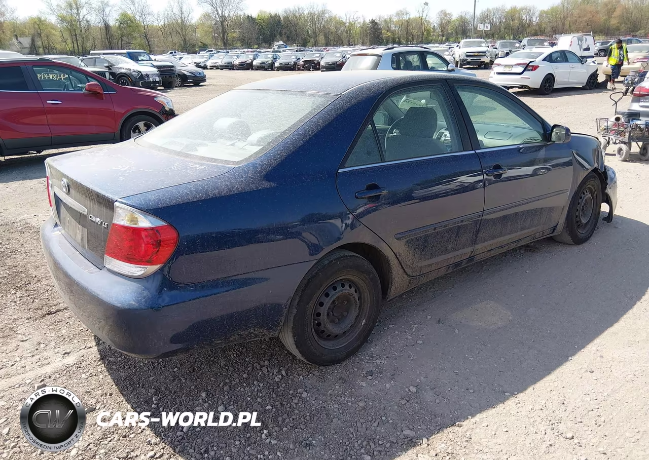 2005 Toyota Camry Le VIN:4T1BE30K75U017225 - 4