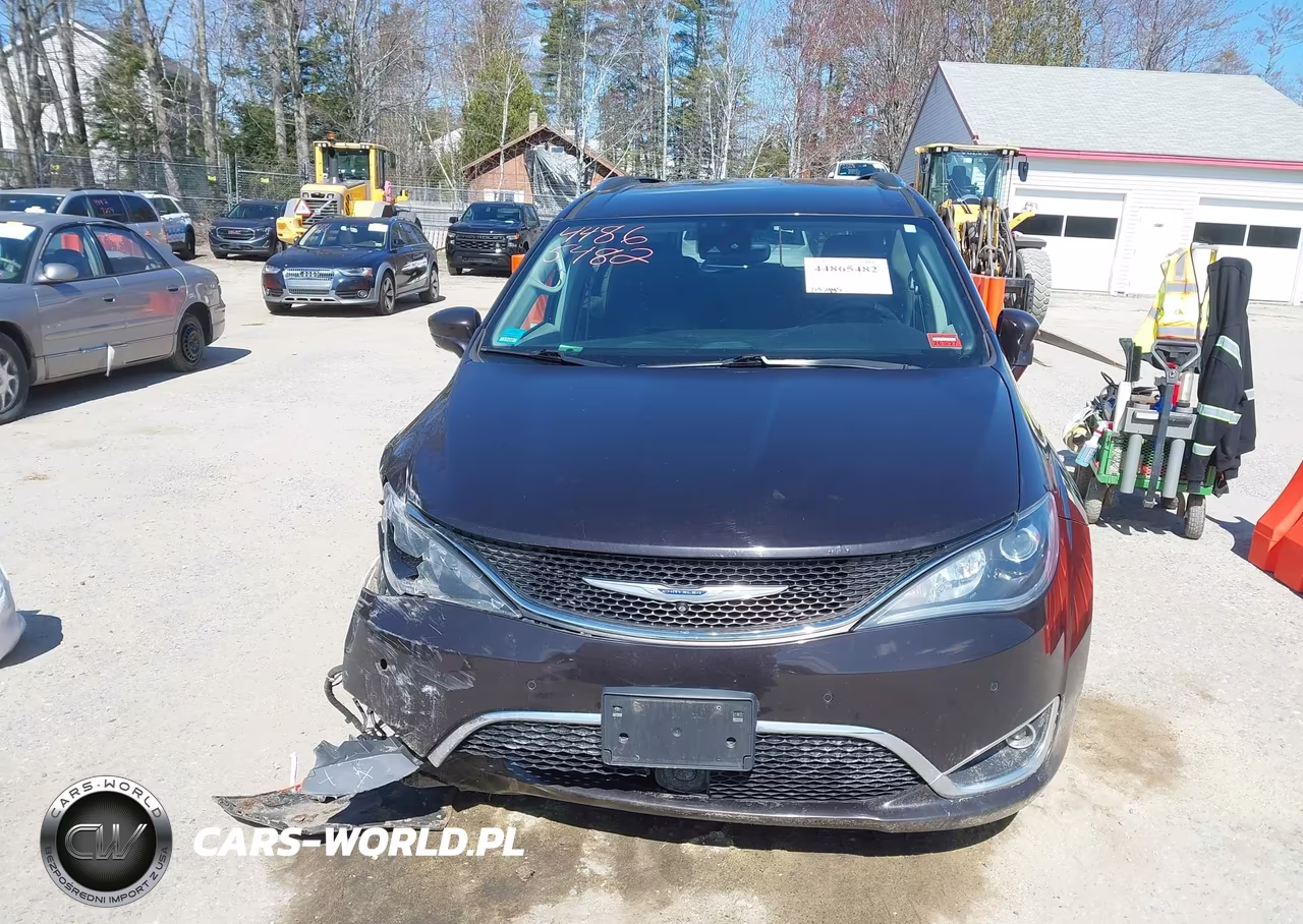 2019 Chrysler Pacifica Touring L VIN:2C4RC1BG9KR555245 - 11