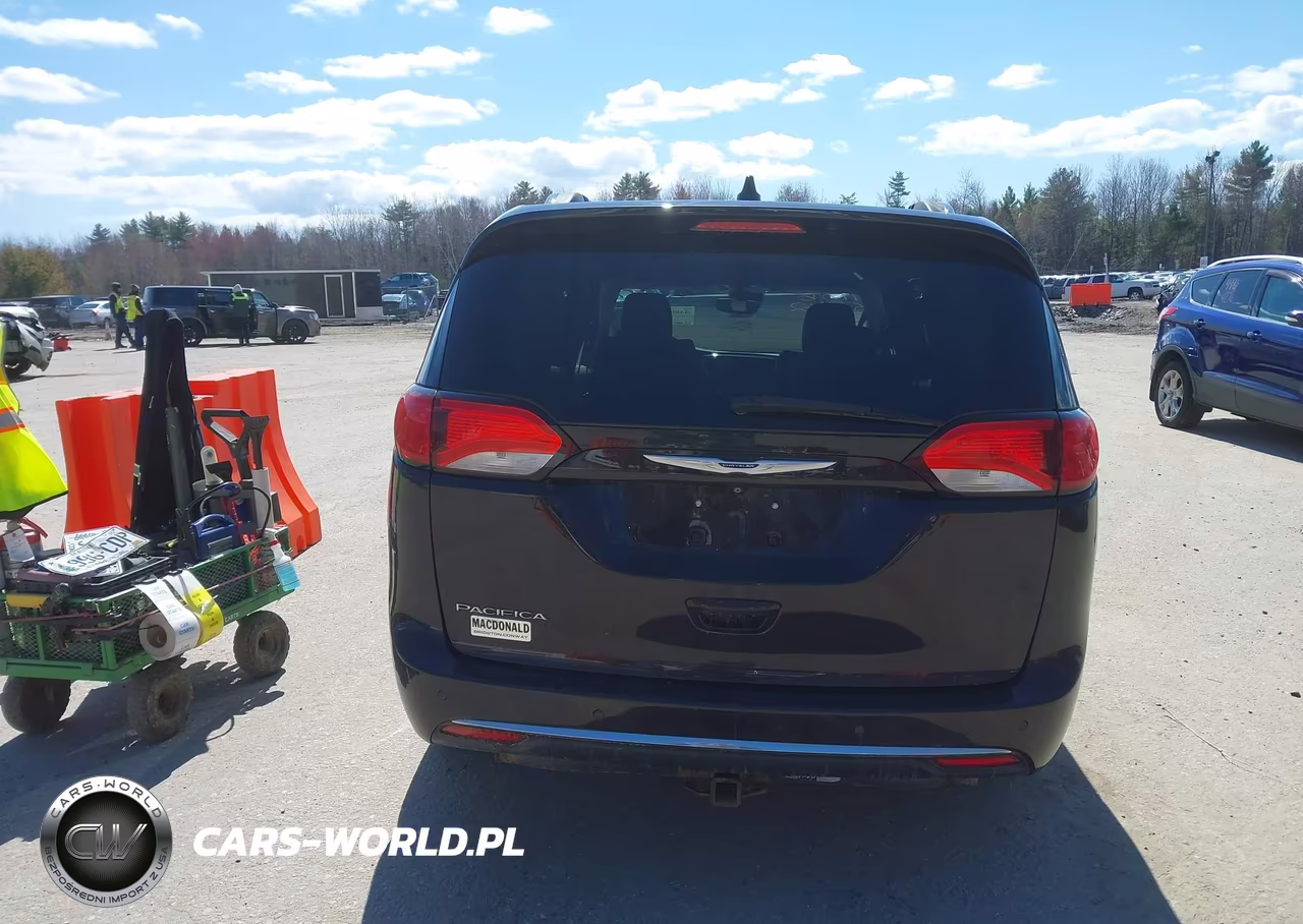 2019 Chrysler Pacifica Touring L VIN:2C4RC1BG9KR555245 - 15