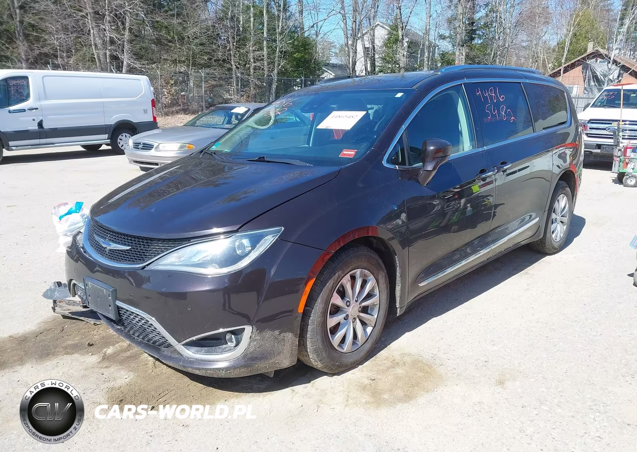 2019 Chrysler Pacifica Touring L VIN:2C4RC1BG9KR555245 - 2