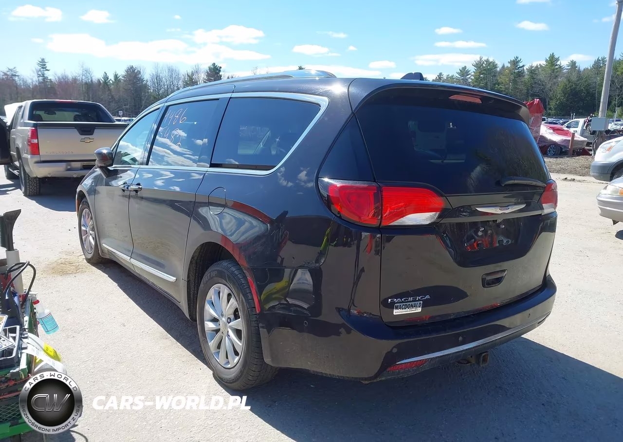 2019 Chrysler Pacifica Touring L VIN:2C4RC1BG9KR555245 - 3