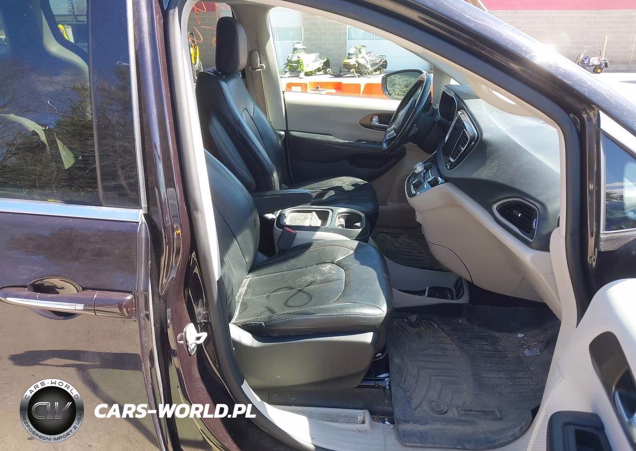 2019 Chrysler Pacifica Touring L VIN:2C4RC1BG9KR555245 - 5