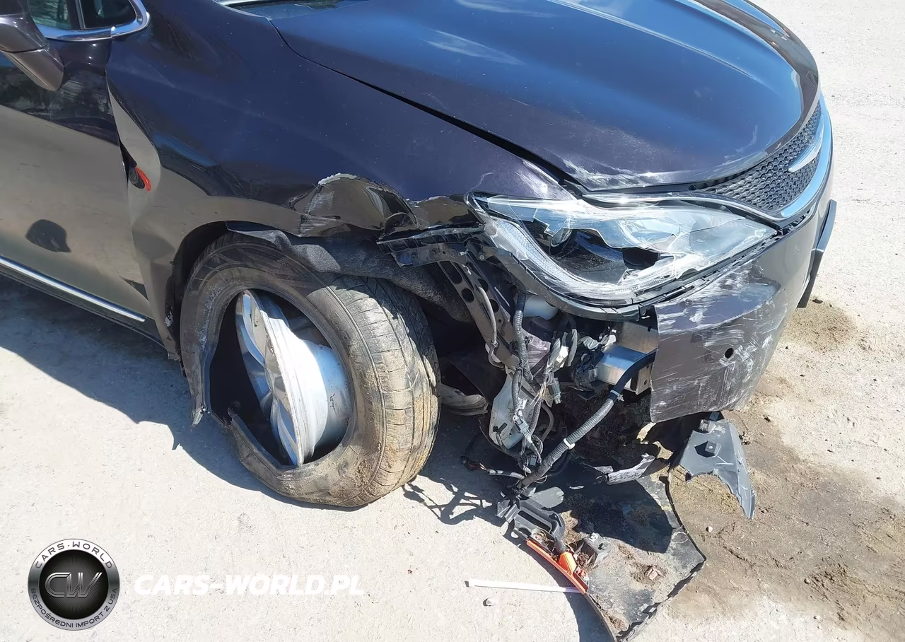 2019 Chrysler Pacifica Touring L VIN:2C4RC1BG9KR555245 - 6