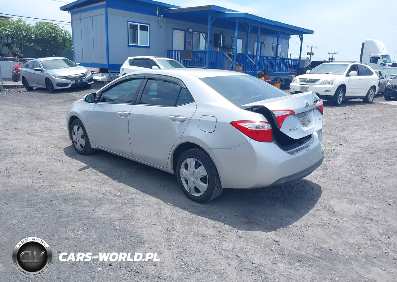 2015 Toyota Corolla Le VIN:5YFBURHE3FP197536 - 3