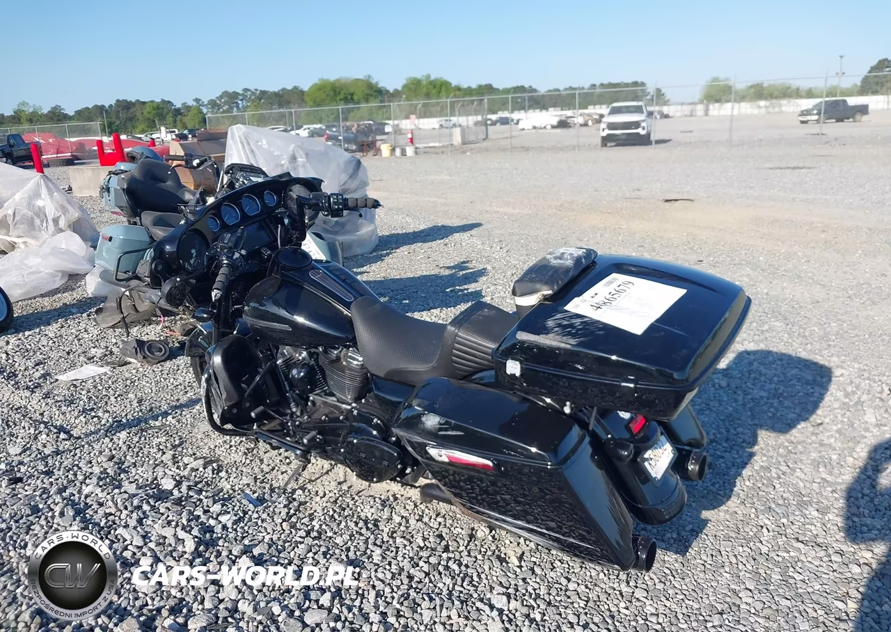 2018 Harley-Davidson Flhxs Street Glide Special VIN:1HD1KRC11JB616608 - 3