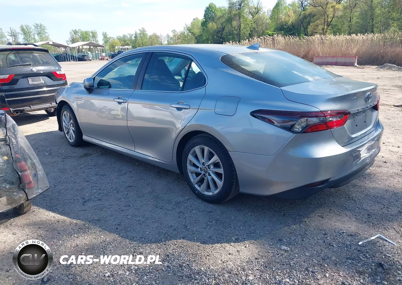 2021 Toyota Camry Le VIN:4T1C11AK1MU458818 - 3