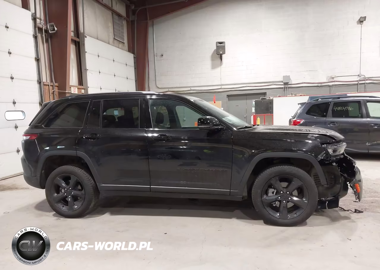 2025 Jeep Grand Cherokee Limited 4X4 VIN:1C4RJHBG9S8761384 - 13