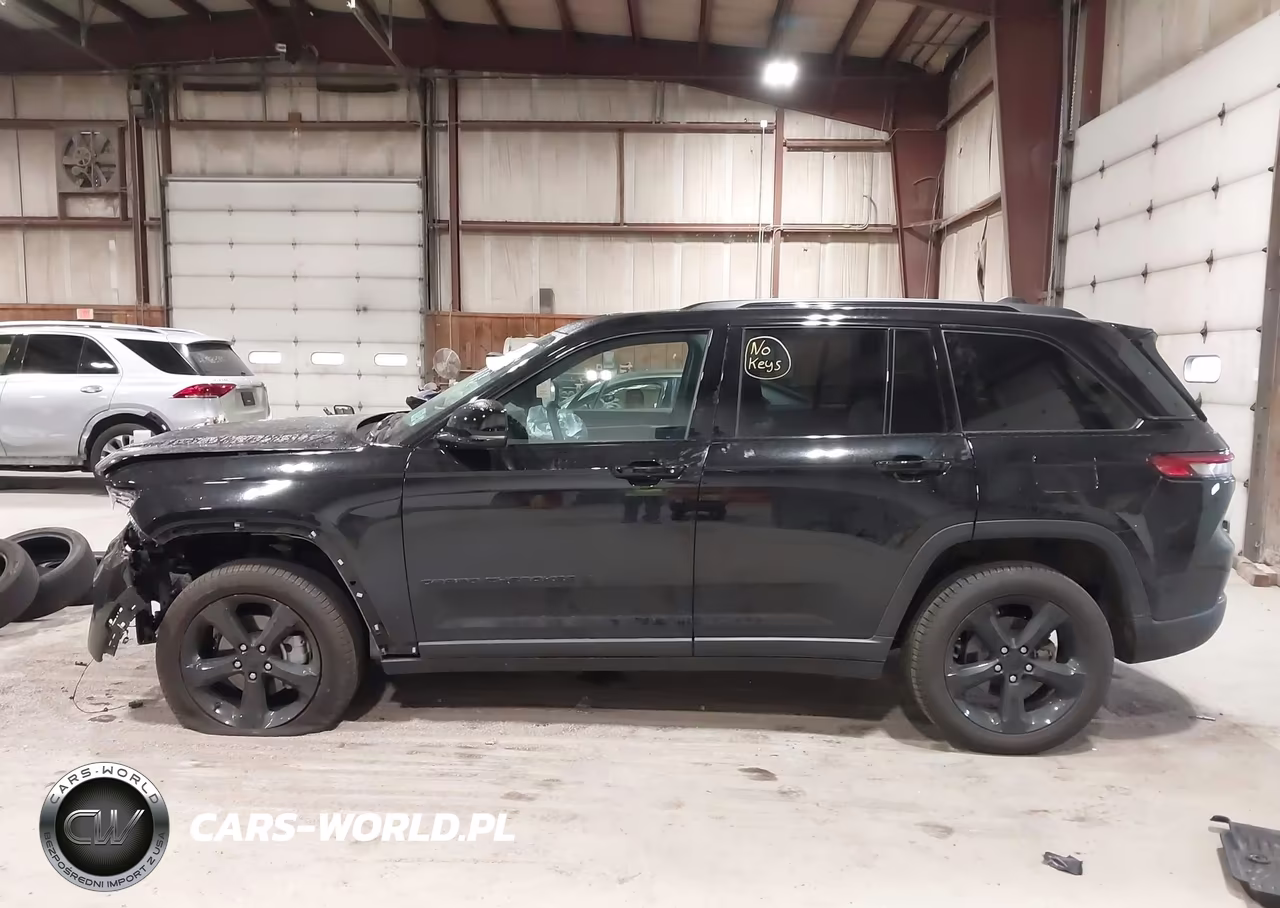 2025 Jeep Grand Cherokee Limited 4X4 VIN:1C4RJHBG9S8761384 - 14