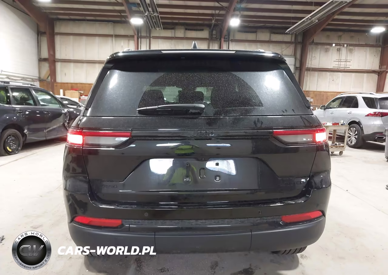 2025 Jeep Grand Cherokee Limited 4X4 VIN:1C4RJHBG9S8761384 - 16
