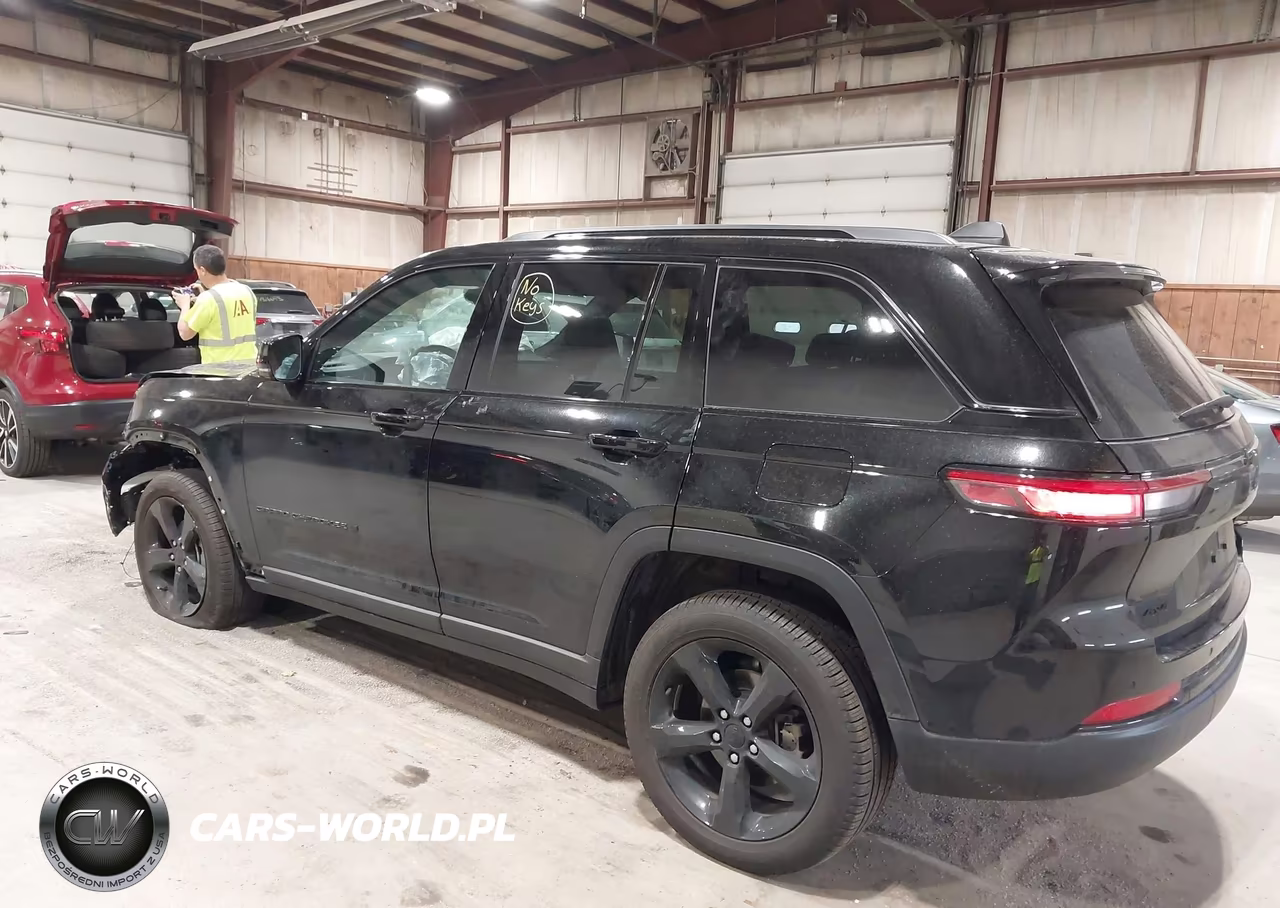2025 Jeep Grand Cherokee Limited 4X4 VIN:1C4RJHBG9S8761384 - 3