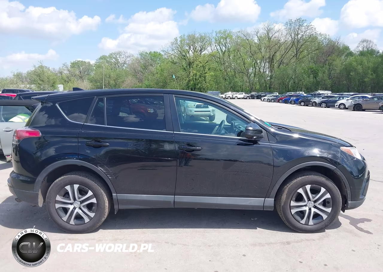 2018 Toyota Rav4 Le VIN:2T3BFREVXJW753337 - 13